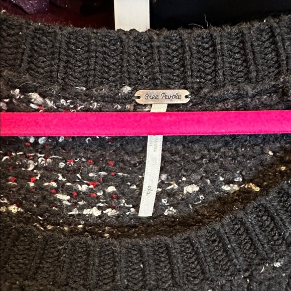 Free People black red rose print scoop neck long sleeve sweater size S - Picture 2 of 3